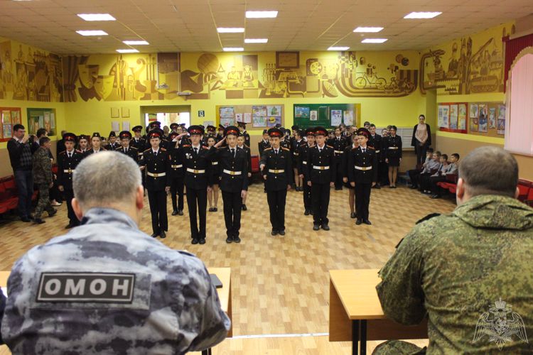 в преддверии дня защитников отечества сотрудники рыбинского омон посетили рыбинский кадетский корпус