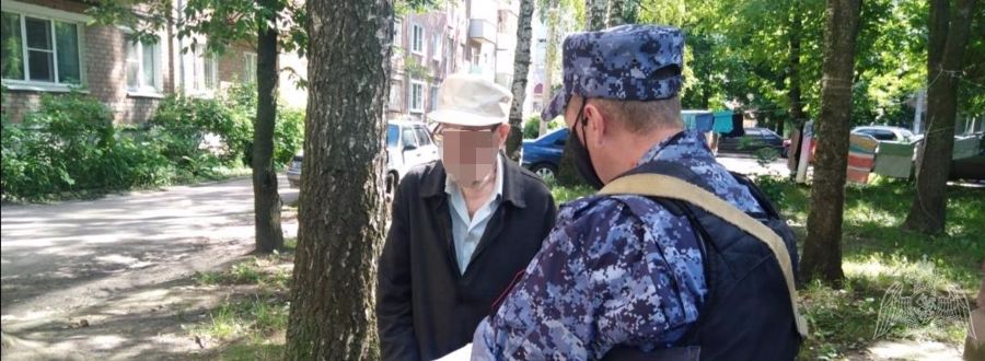 В Ярославской области росгвардейцы пришли на помощь пожилым людям