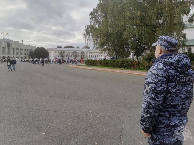 Сотрудники Росгвардии принимают участие в обеспечении безопасности празднования Дня города Ярославля