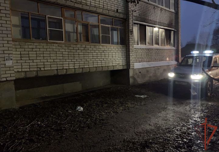 Сотрудники Росгвардии спасли на пожаре пожилую женщину в Ярославской области