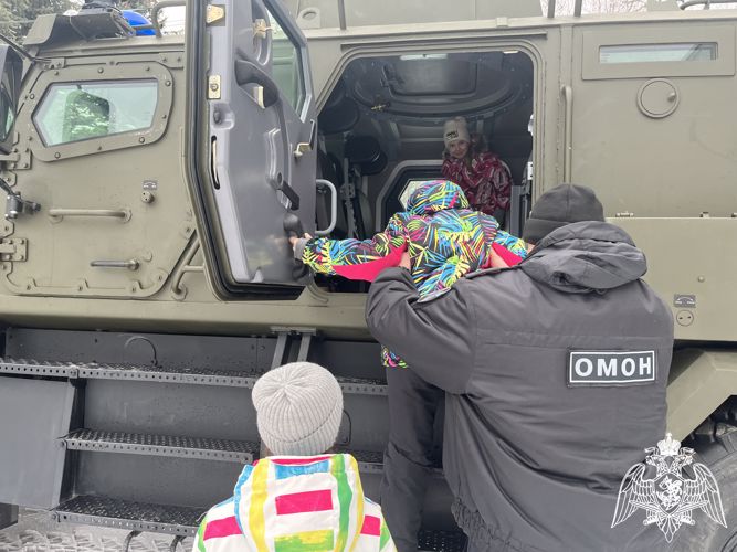 В Ярославском ОМОН состоялся День открытых дверей для школьников