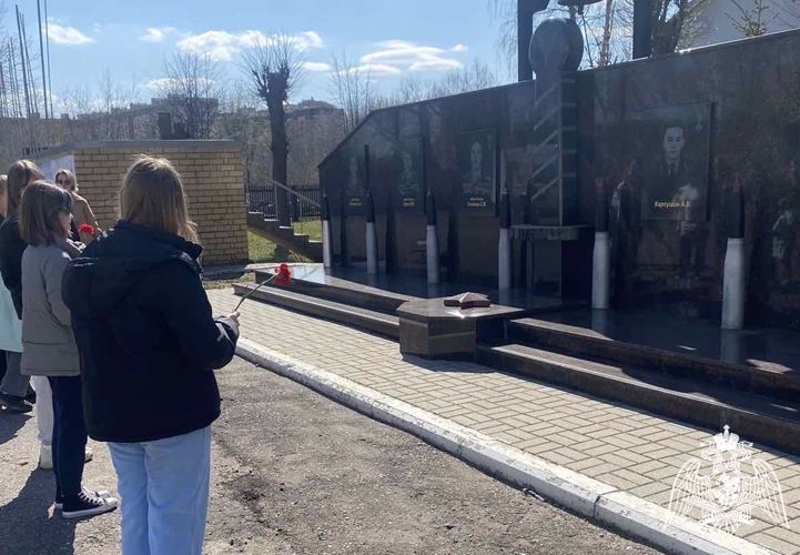 В ЯРОСЛАВЛЕ РОСГВАРДЕЙЦЫ ПРОВЕЛИ ТЕМАТИЧЕСКИЕ ВСТРЕЧИ С ПОДРАСТАЮЩИМ ПОКОЛЕНИЕМ