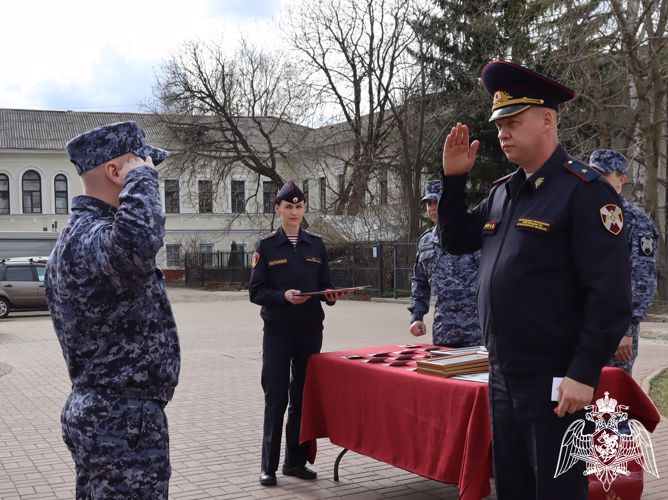 В ЯРОСЛАВЛЕ СОТРУДНИКАМ И ВОЕННОСЛУЖАЩИМ РЕГИОНАЛЬНОГО УПРАВЛЕНИЯ РОСГВАРДИИ ВРУЧЕНЫ НАГРАДЫ