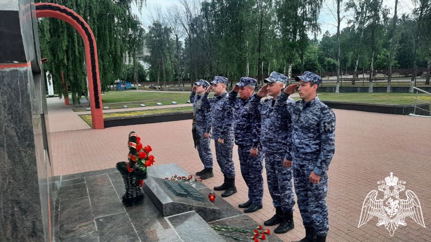 Ярославские росгвардейцы почтили память погибших в годы Великой Отечественной войны