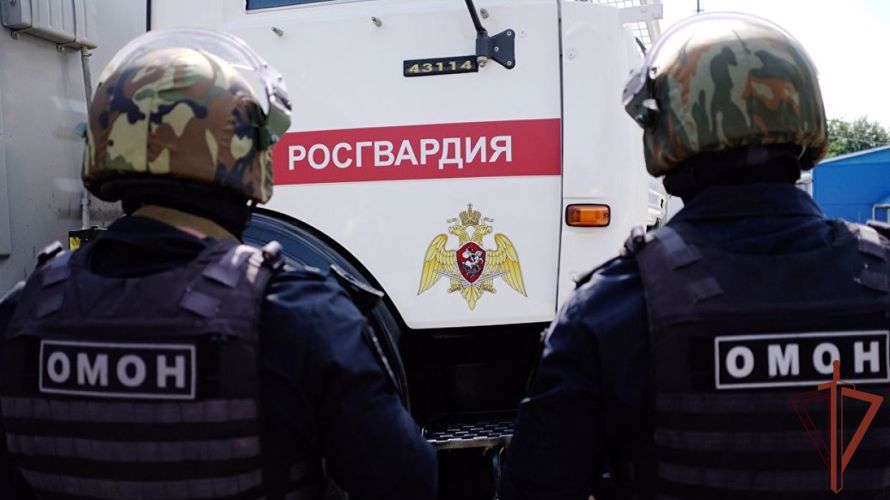 Росгвардейцы оказали доврачебную помощь попавшему в ДТП мужчине в Ярославле