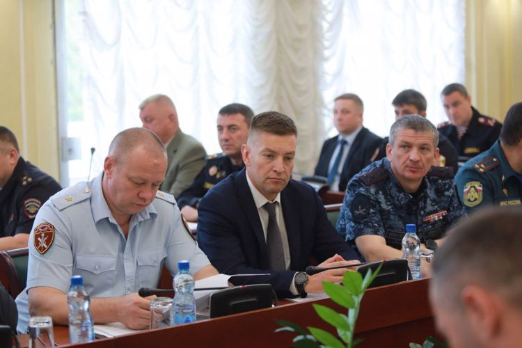 При участии Росгвардии в правительстве Ярославской области обсудили вопросы безопасности школ