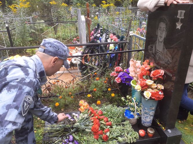 Росгвардейцы в Ярославле почтили память погибших  сотрудников Ярославского ОМОН