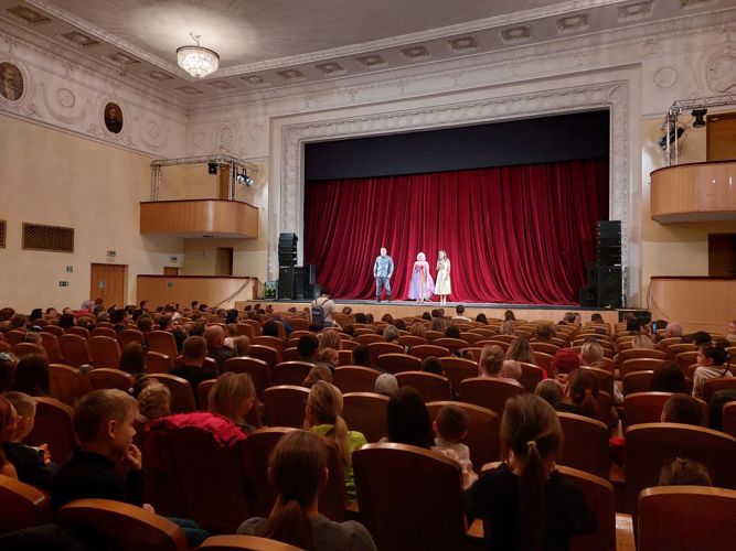 Для семей росгвардейцев организован спектакль в Ярославле