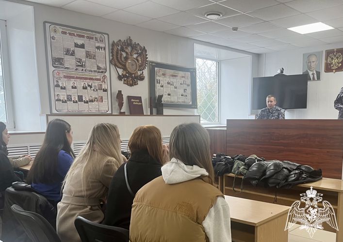 Росгвардейцы провели День открытых дверей для ярославских студентов