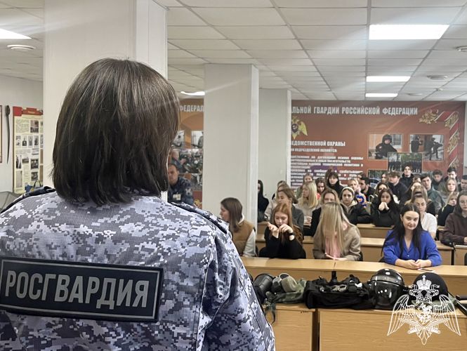 Росгвардейцы провели День открытых дверей для ярославских студентов