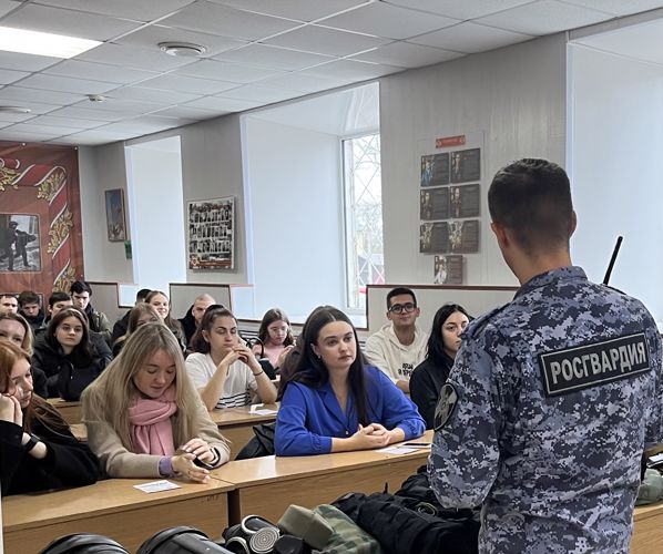 Росгвардейцы провели День открытых дверей для ярославских студентов