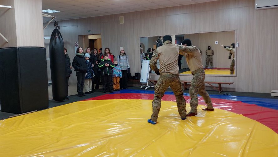Сотрудники Росгвардии провели Урок мужества для учеников Воскресной школы в Ярославле
