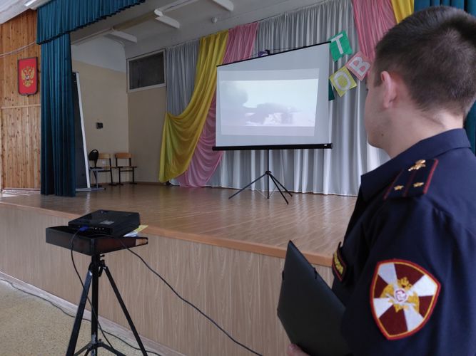 Офицеры  Росгвардии провели «Уроки мужества» в школах города Ярославля