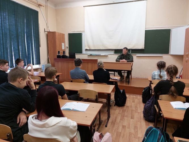 Офицеры Росгвардии провели «Уроки мужества» в школах города Ярославля