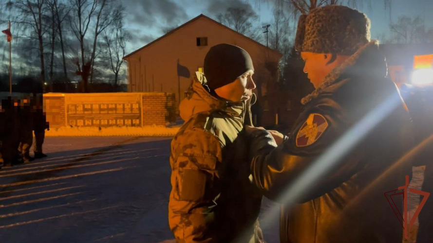 Офицеру Росгвардии вручили медаль «За отвагу на пожаре»