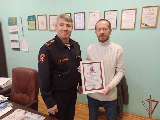 Росгвардейцы поздравили журналистов с Днем российской печати в регионах Центральной России