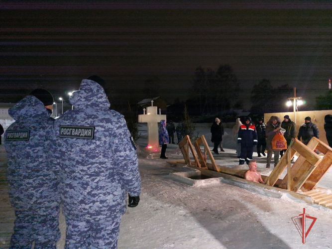 Росгвардейцы обеспечили безопасность во время празднования Крещения Господне в Ярославской области
