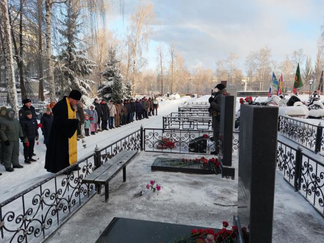 Сотрудники и военнослужащие Управления Росгвардии по Ярославской области почтили память погибших товарищей