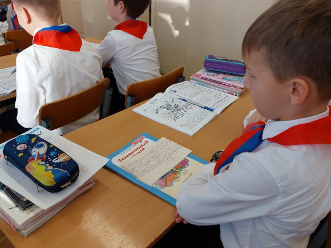 Ребята из подшефного Росгвардии класса приняли участие в акции «Письмо солдату»