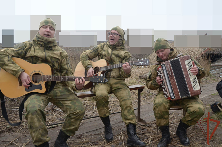 Фронтовая бригада артистов ведомственного ансамбля выступила перед военнослужащими и сотрудниками Росгвардии (видео)
