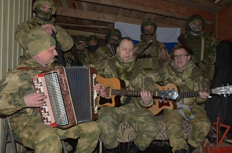 Фронтовая бригада артистов ведомственного ансамбля выступила перед военнослужащими и сотрудниками Росгвардии (видео)