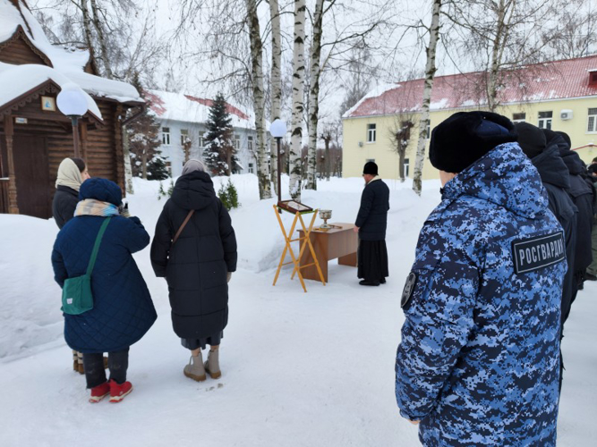 В региональном управлении Росгвардии почтили память павших защитников Отечества