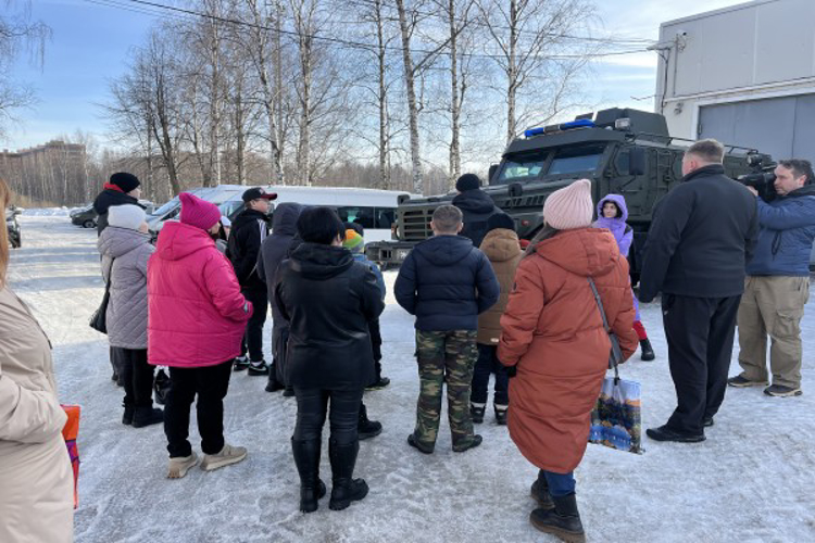 Ярославские росгвардейцы провели Урок мужества для детей ветеранов СВО и погибших бойцов