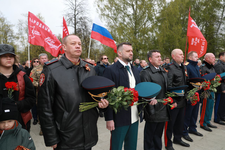 Начальник территориального Управления Росгвардии почтил память героев Великой Отечественной войны в Ярославле
