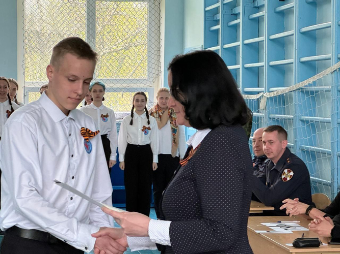 В Ярославле офицеры регионального управления Росгвардии приняли участие в конкурсе смотре строя и песни среди учащихся