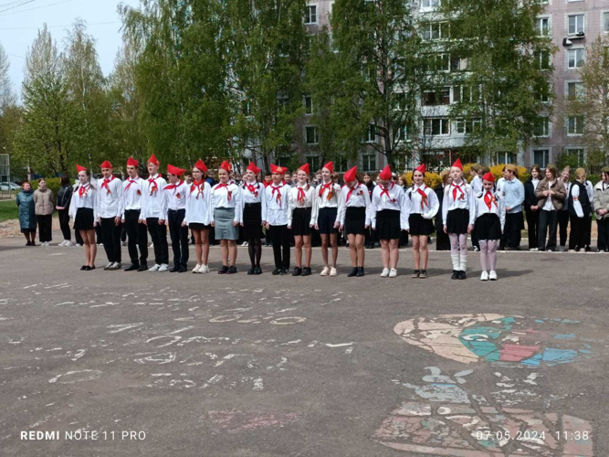 В Ярославле офицеры регионального управления Росгвардии приняли участие в конкурсе смотре строя и песни среди учащихся