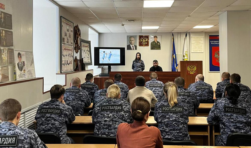 Духовный наставник росгвардейцев в Ярославле провел просветительскую беседу  с сотрудниками