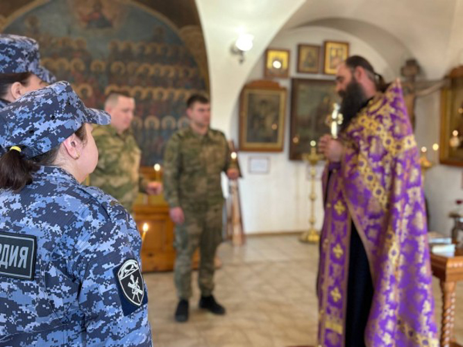 Росгвардейцы провели встречу с духовным наставником в Ярославле