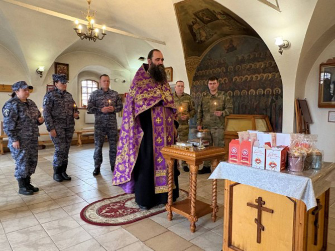 Росгвардейцы провели встречу с духовным наставником в Ярославле