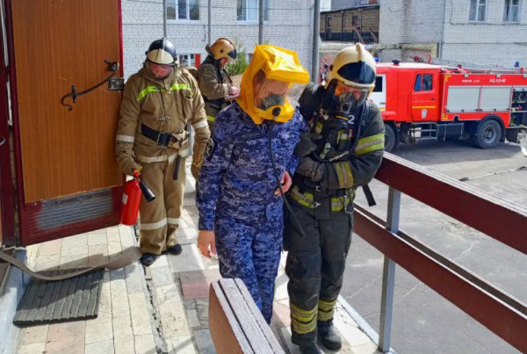 Росгвардейцы провели пожарно-тактическую тренировку в Ярославле