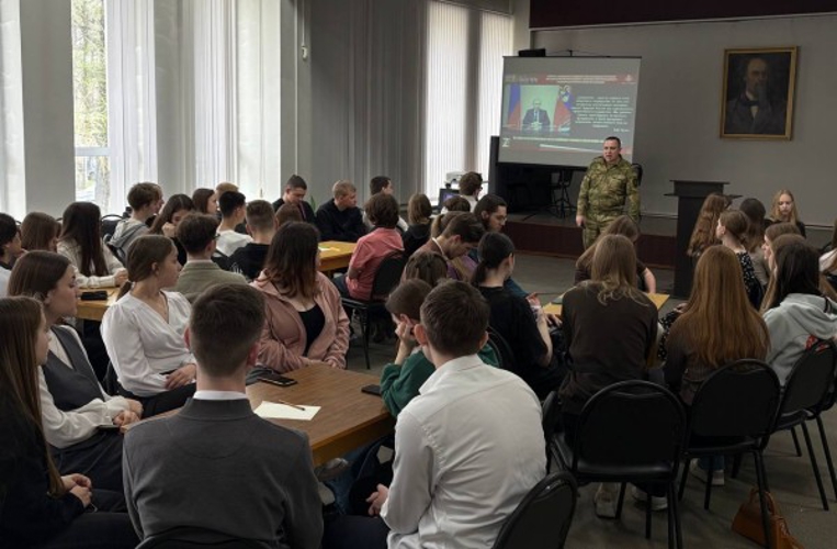 Заместитель начальника регионального управления Росгвардии провел встречу со студентами