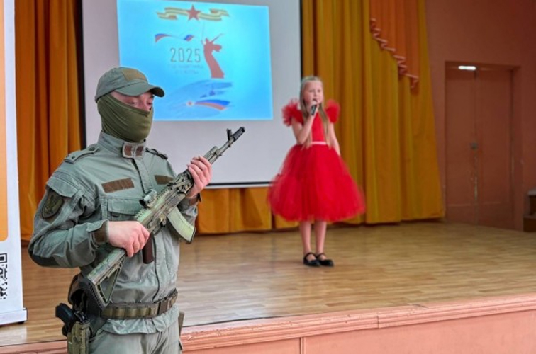 Росгвардейцы открыли «Парту Героя» в ярославской школе