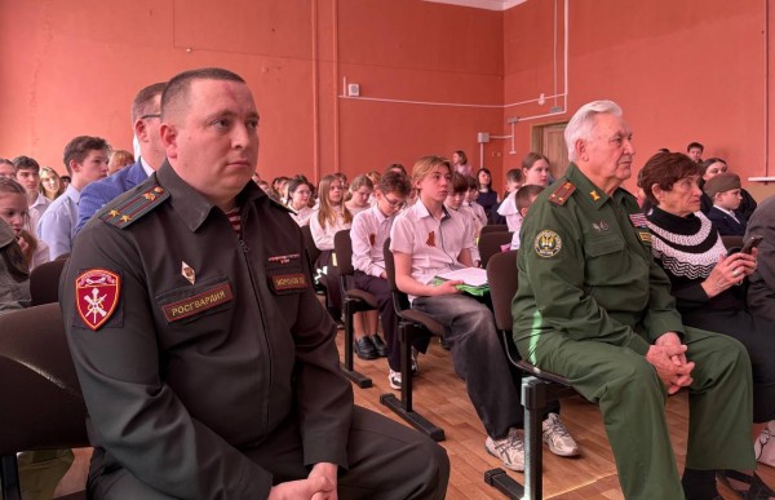 Росгвардейцы открыли «Парту Героя» в ярославской школе