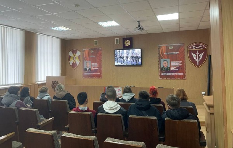 Росгвардейцы провели урок мужества для ярославских студентов