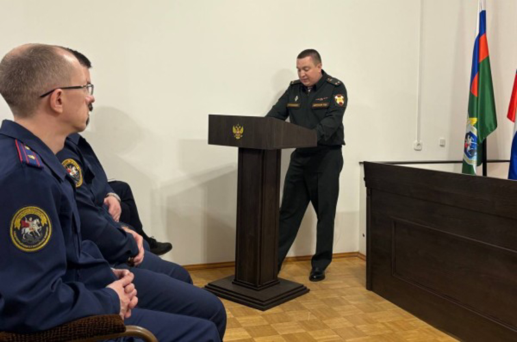 Офицер Росгвардии поделился опытом работы по патриотическому направлению с сотрудниками регионального следственного управления СК России