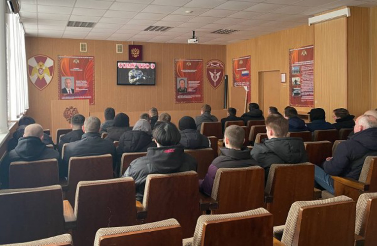 Сотрудники ОМОН «Мудрый» провели экскурсию по подразделению для ярославских студентов