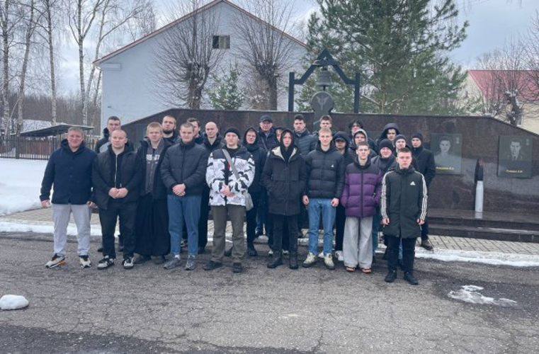 Сотрудники ОМОН «Мудрый» провели экскурсию по подразделению для ярославских студентов