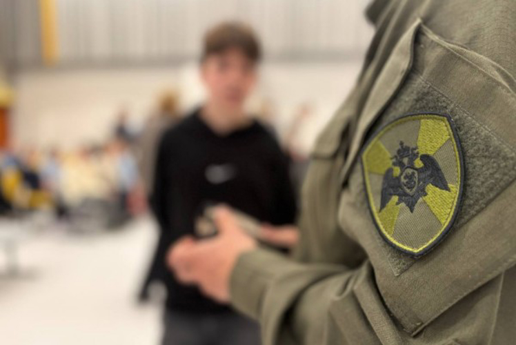 Росгвардейцы провели тематическое занятие с учениками подшефной школы