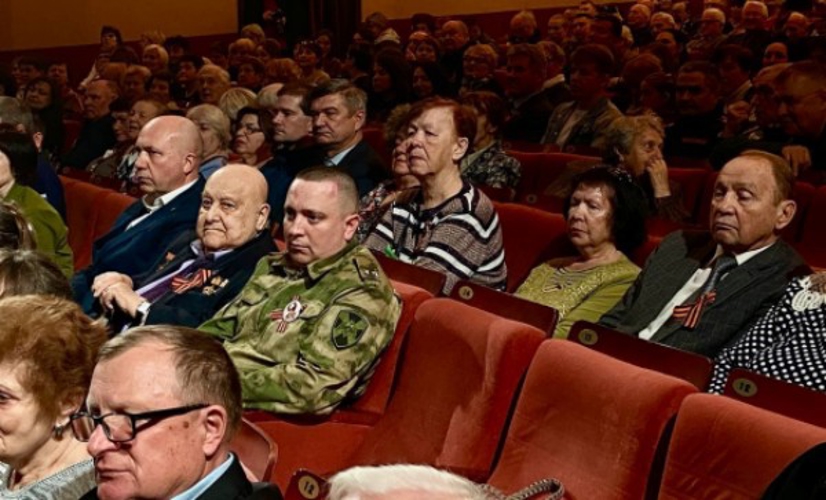 Родственники погибших бойцов войск правопорядка побывали на концерте, посвященном Дню Победы