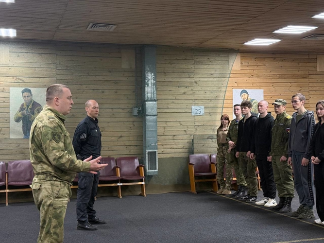 В Ярославле курсанты «Гвардейской смены» посетили спецподразделения Росгвардии