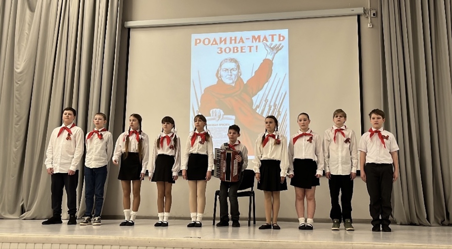  Росгвардейцы приняли участие в концерте, организованном подшефной школой ко дню Победы