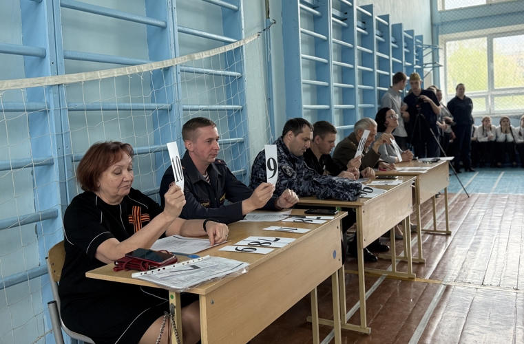 Росгвардейцы приняли участие в конкурсе-смотре строя и песни среди школьников 