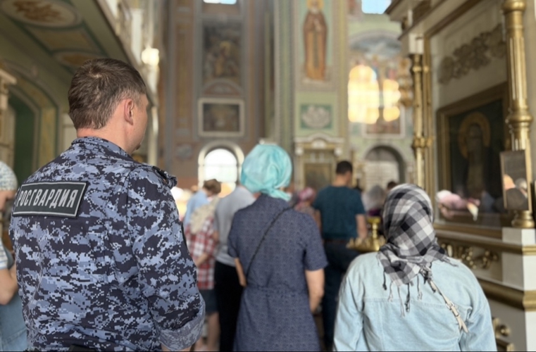 Росгвардейцы обеспечили правопорядок во время Крестного хода в Ярославле
