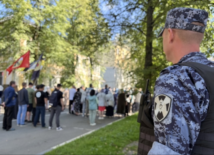 Росгвардейцы обеспечили правопорядок во время Крестного хода в Ярославле
