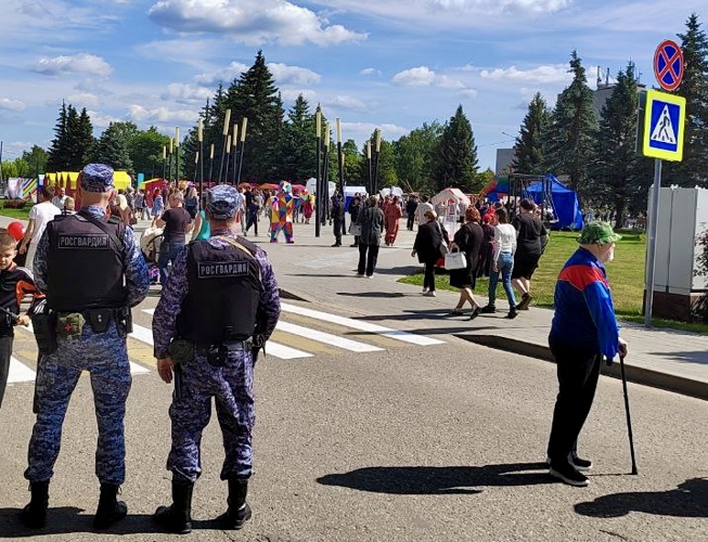 Росгвардейцы обеспечили безопасность во время проведения праздничных мероприятий в Ярославской области