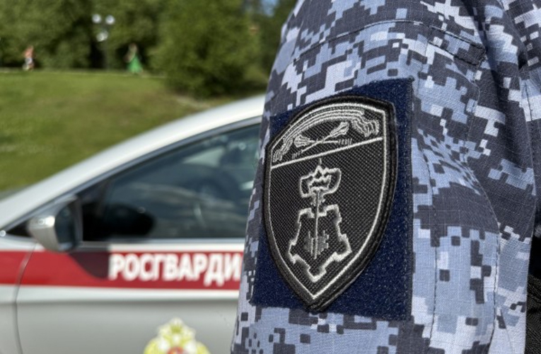 В Ярославле росгвардейцы помогли вернуться домой пожилому мужчине